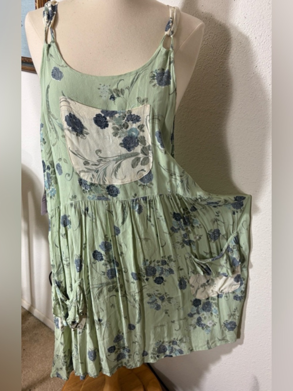 Sareet Dress sleeveless w/3 Pockets Floral Small NWT